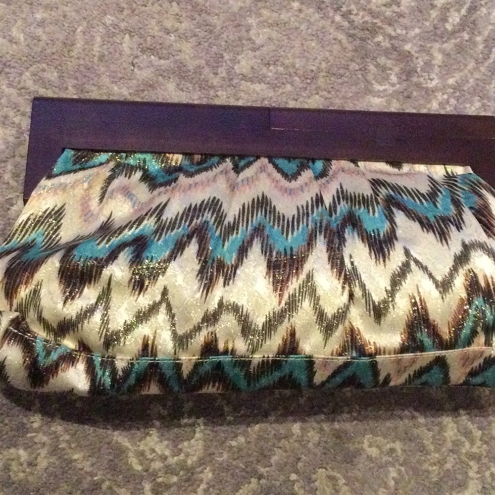 Locale puffy geometric y2k clutch with wooden handle